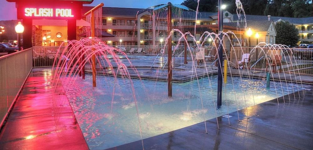 Comfort Inn & Suites At Dollywood Lane Pigeon Forge Bagian luar foto