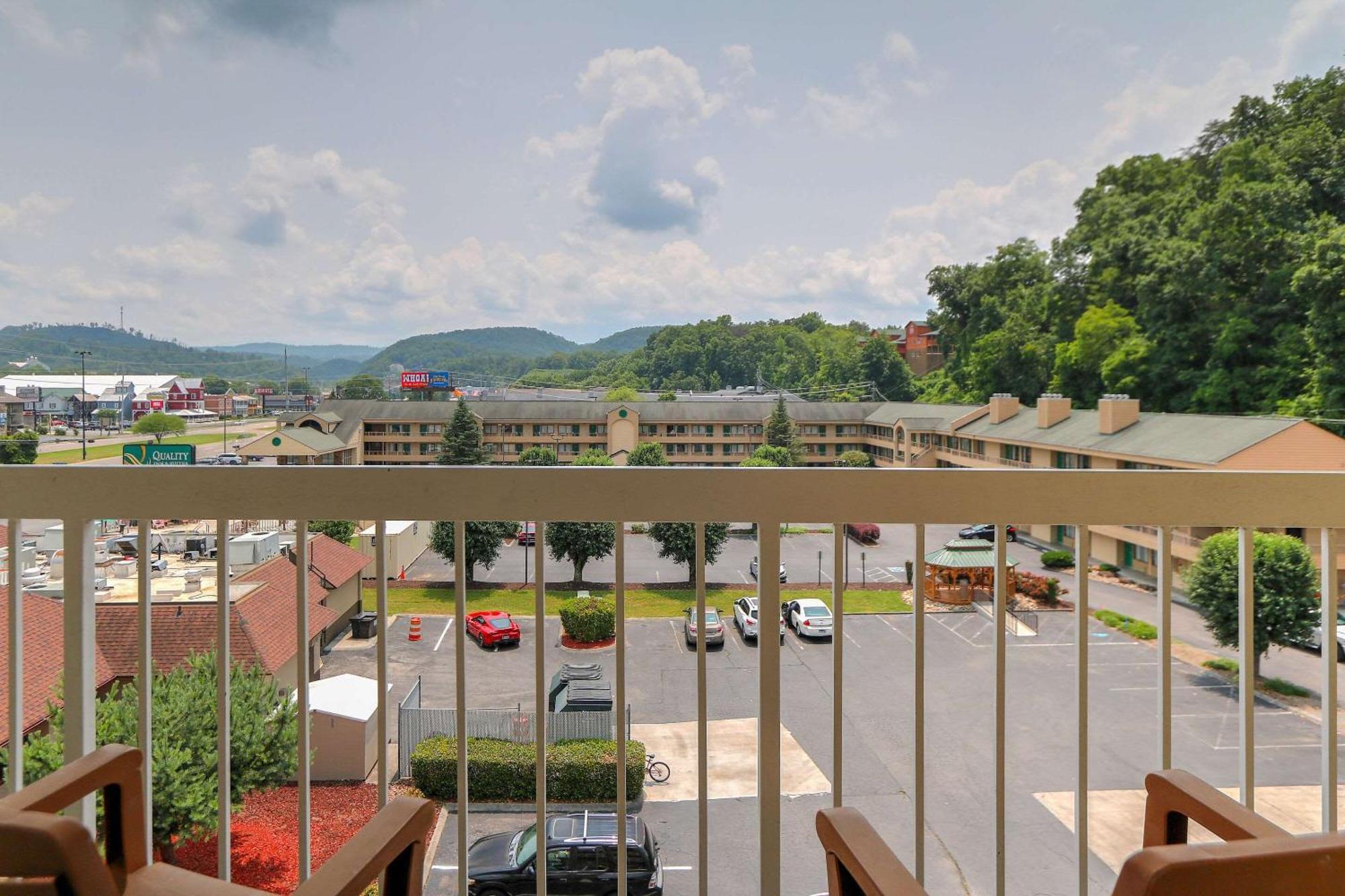 Comfort Inn & Suites At Dollywood Lane Pigeon Forge Bagian luar foto